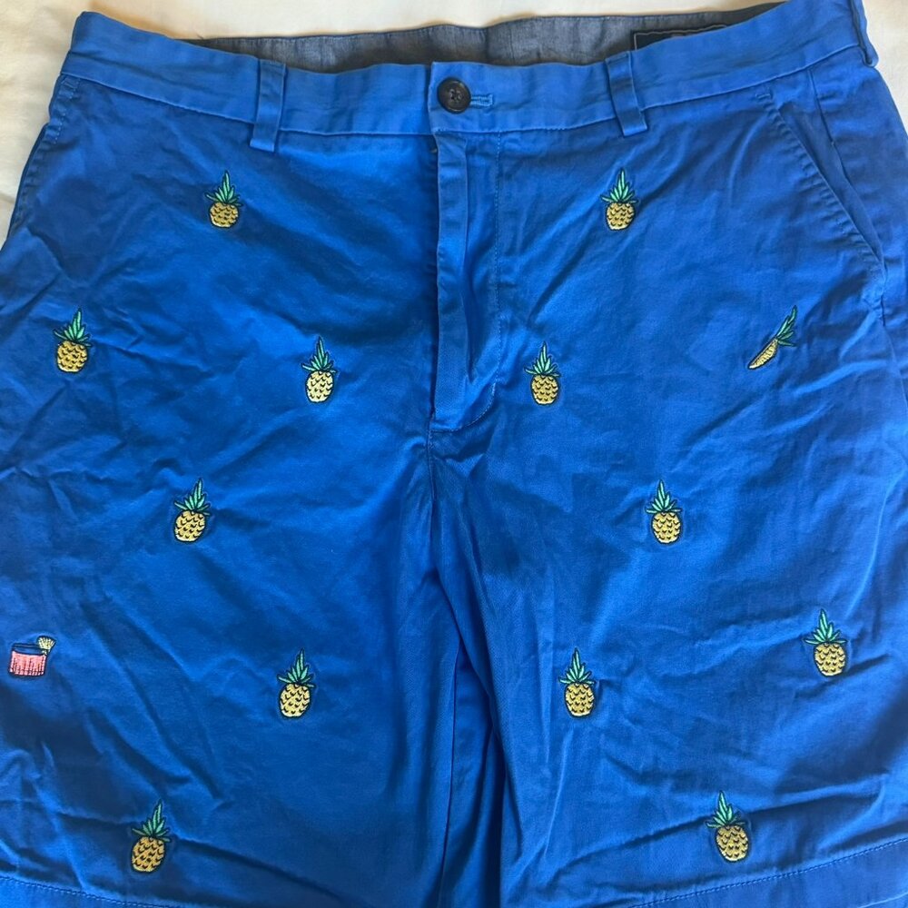 Men’s Blue Vineyard Vines Pineapple Shorts - size 34